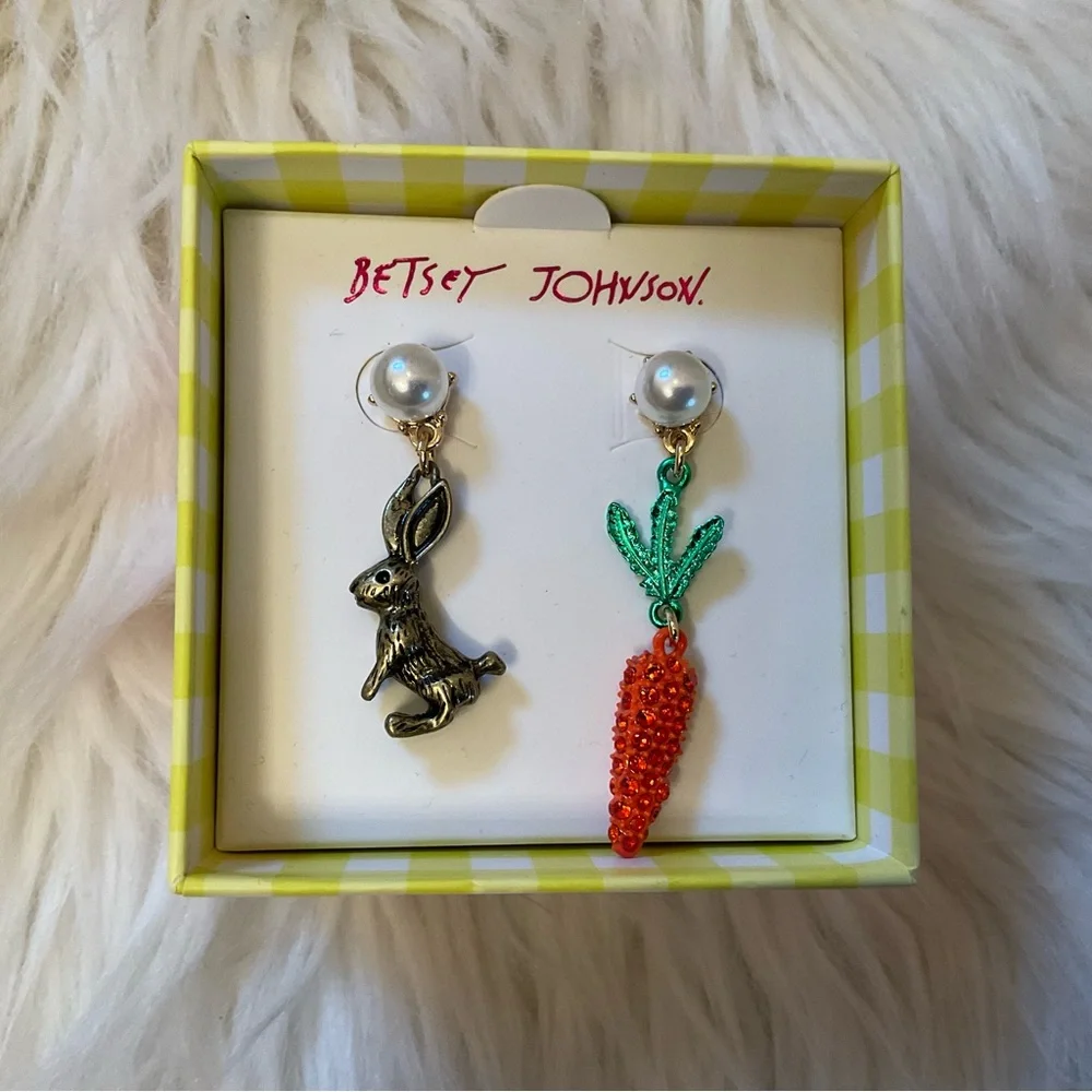 Betsey Johnson Mismatched Carrot & Bunny Drop Earrings - New in Box - Picture 5 of 9